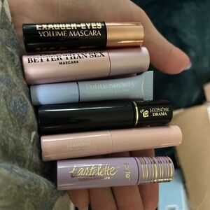 Travel mascara